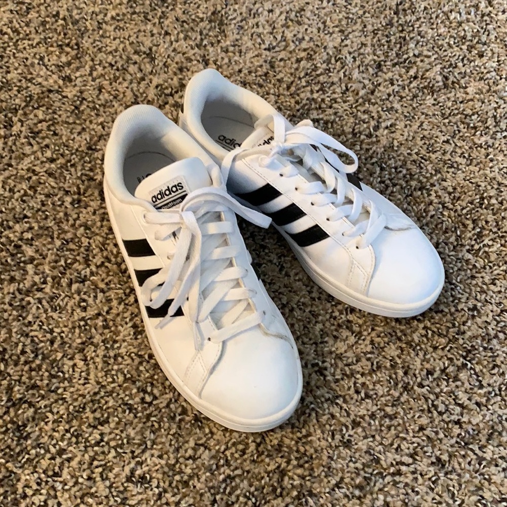 Very gently used Adidas black & white sneakers. Great condition with no scuffs!